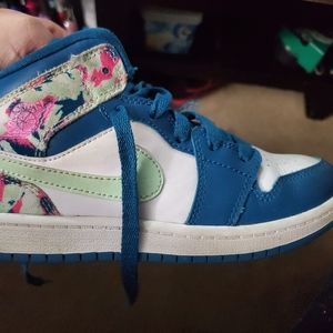 Girls 1.5y jordan 1s